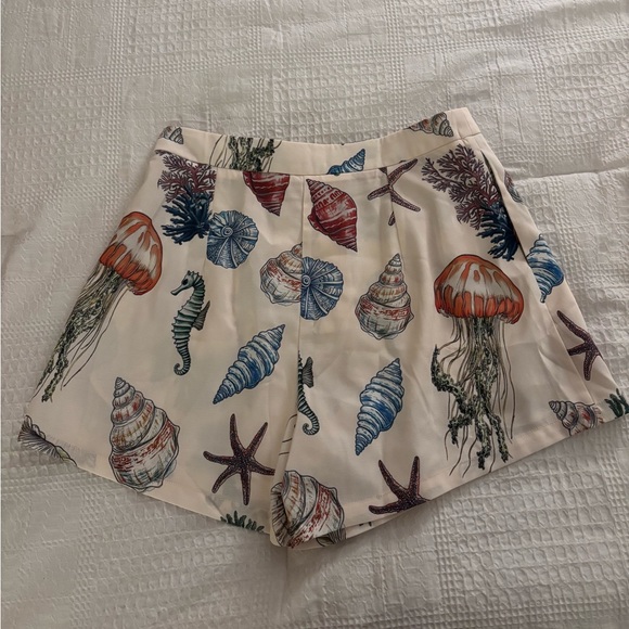 Commense Shorts - Picture 2 of 3